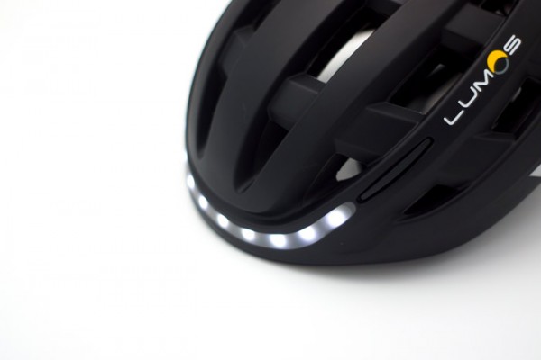 Test: Lumos Fahrradhelm mit Blinker und Bremslicht - Radtourenmagazin