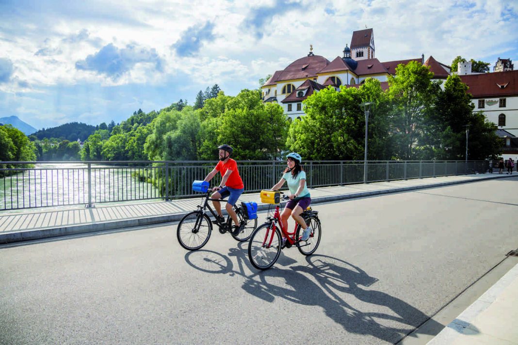 eurobike radreisen lechradweg fuessen bruecke radfahrer 1