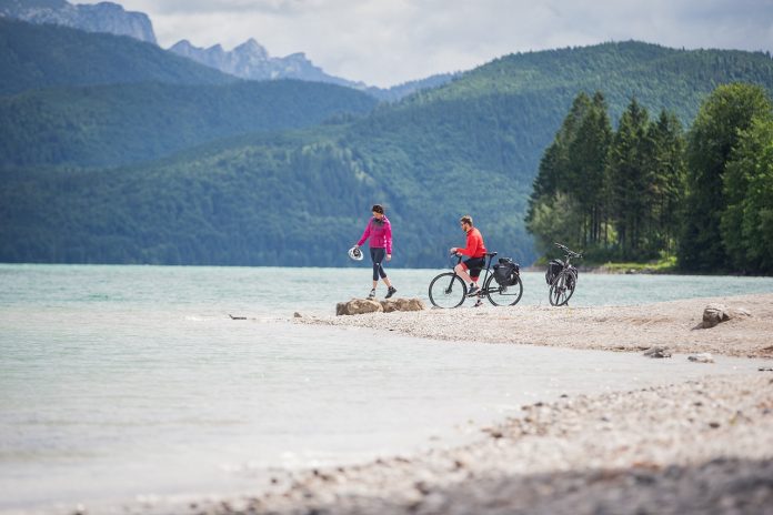 Groß (Kunst-Schleife_Walchensee (c)oberbayern.de (2))
