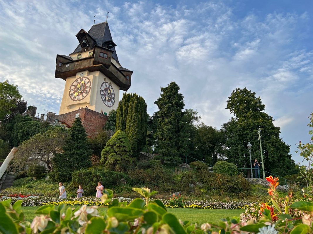 murradweg-graz-uhrturm-garten